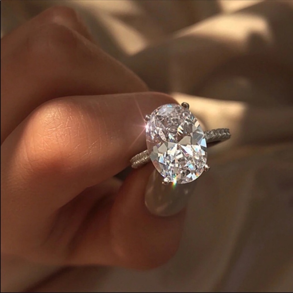 New Luxury Crystal zircon stone ring - Picture 3 of 6